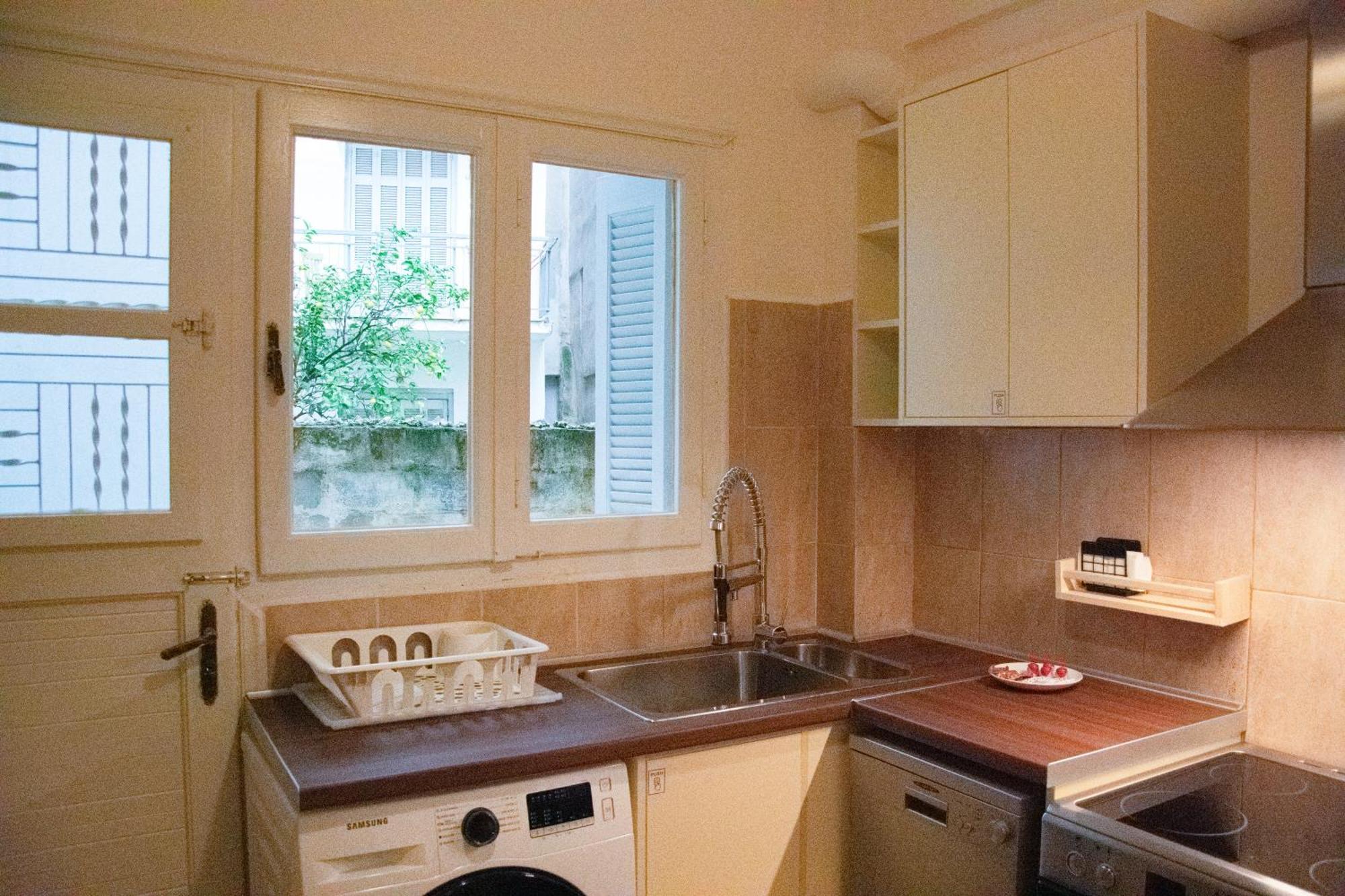Spacious Modern Apartment In Pagkrati Атина Екстериор снимка